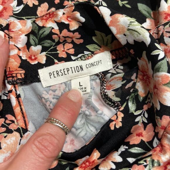 2/$15 𝅺PERSEPTION Concept Top - Picture 3 of 3